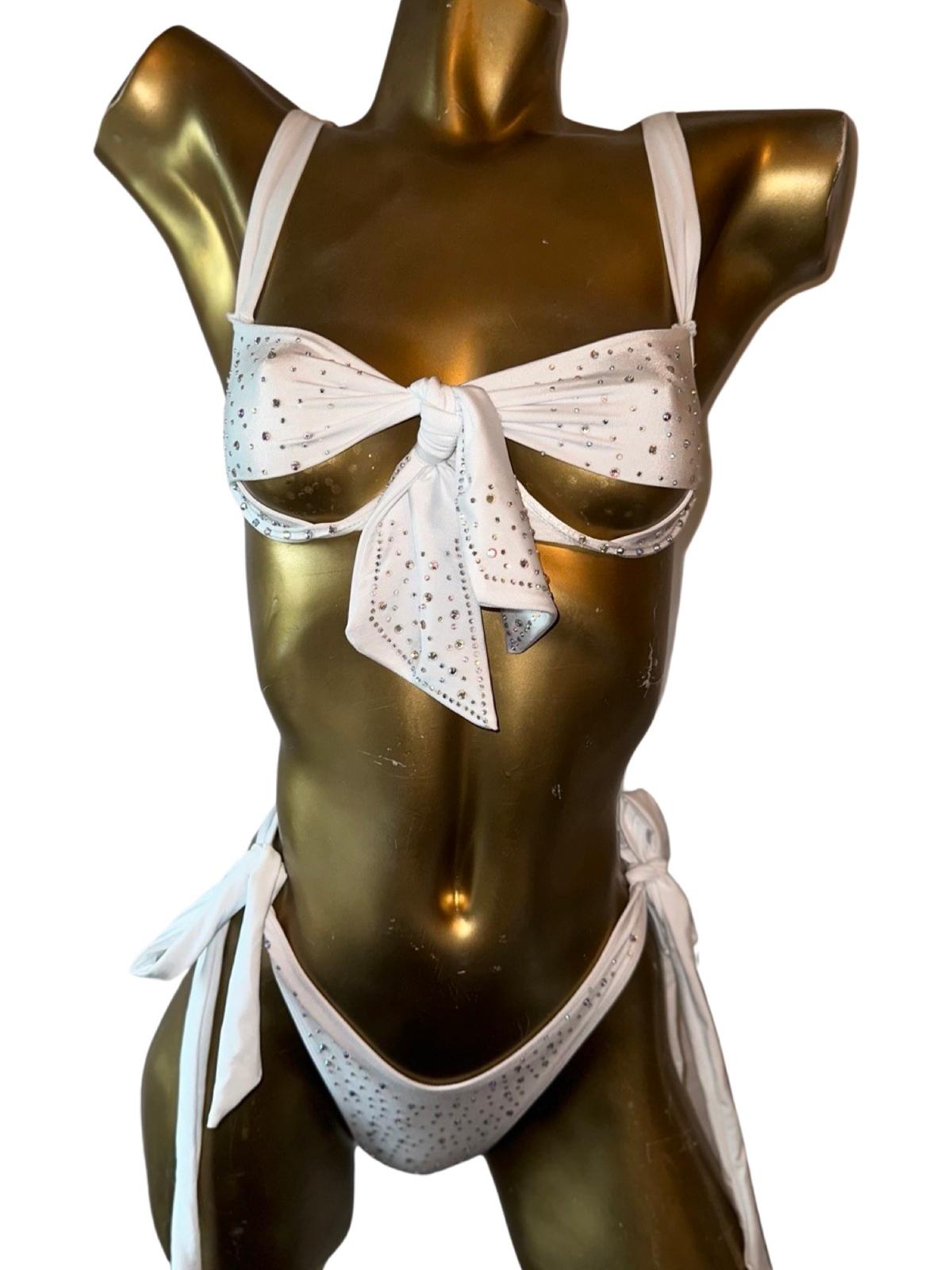 10B Set Moño With Stones - On Request