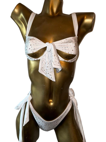 10B Set Moño With Stones - On Request