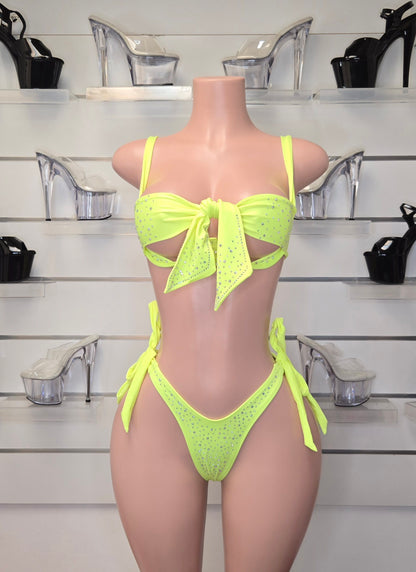 10B Set Moño With Stones - On Request