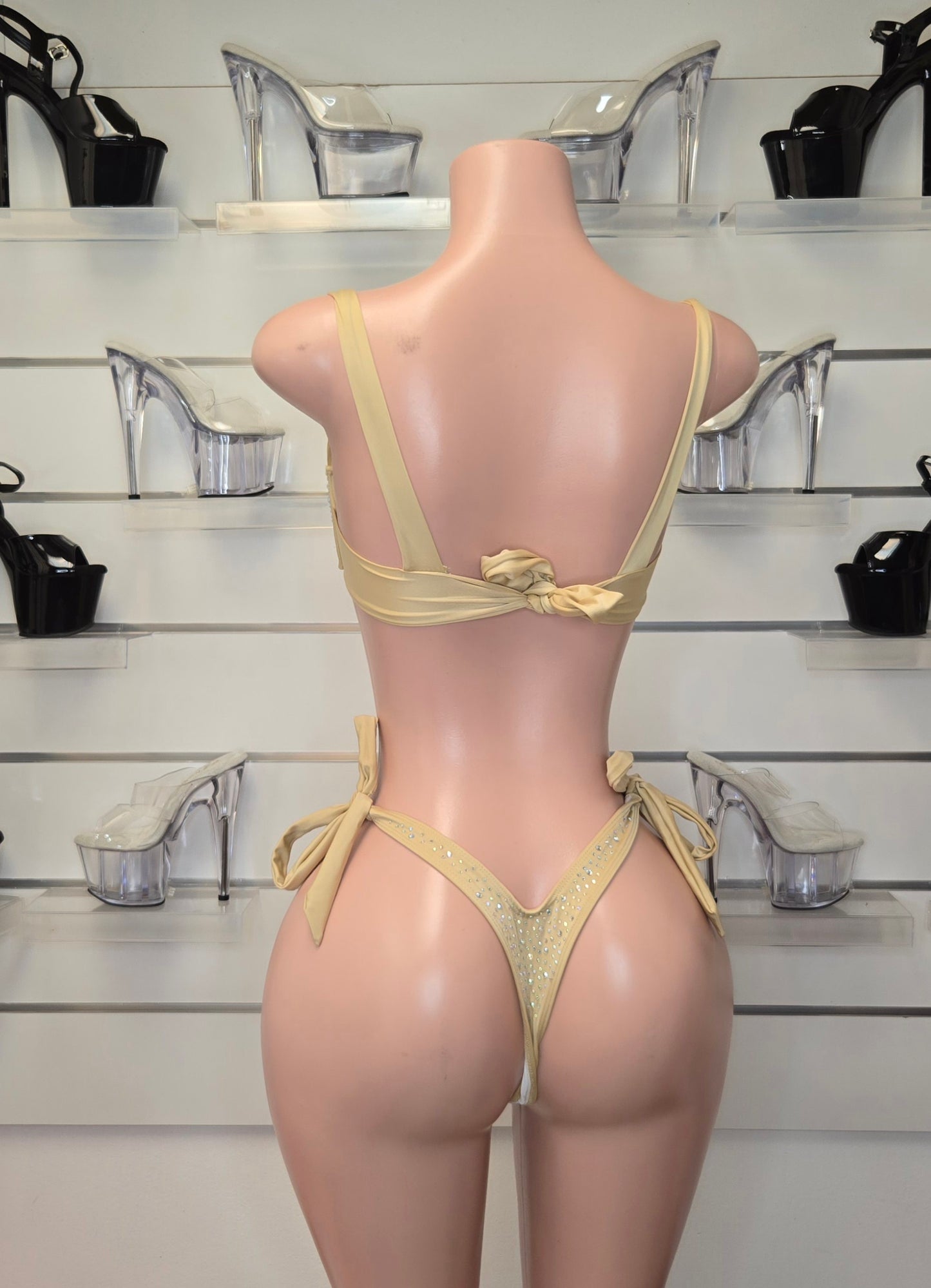 10B Set Moño With Stones - On Request