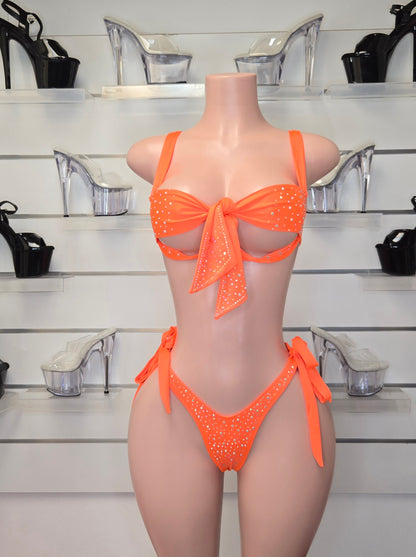 10B Set Moño With Stones - On Request