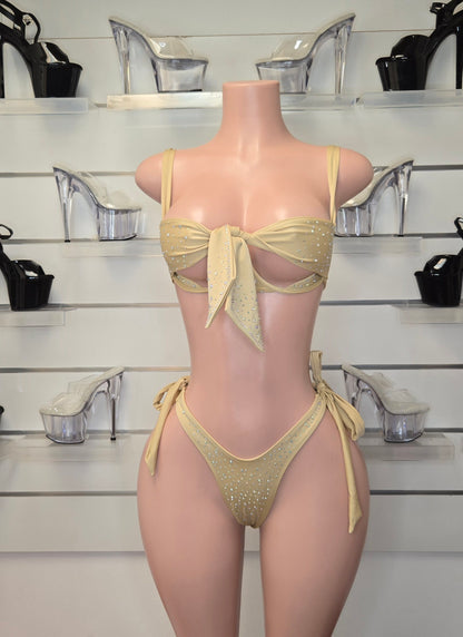 10B Set Moño With Stones - On Request